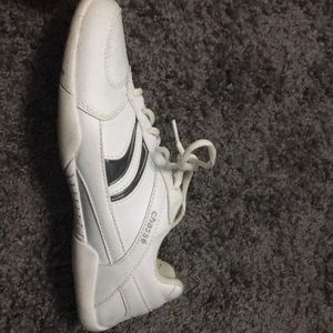 Cheer shoes